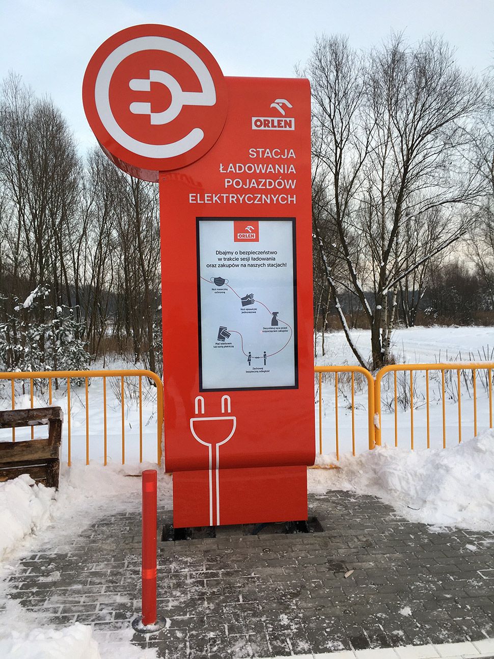 Grafika - Stand reklamowy na stacji ładowania