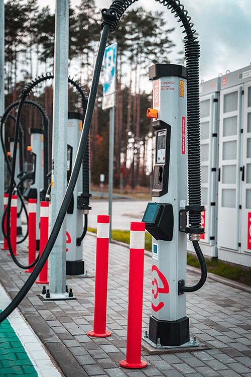 Grafika - Nowoczesne huby szybkiego ładowania pojazdów elektrycznych już otwarte