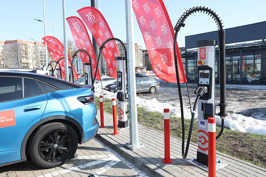 Grafika - Pierwszy na Pomorzu hub szybkiego ładowania samochodów elektrycznych ORLEN Charge